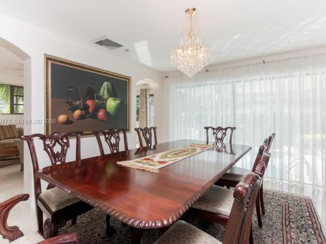 Продажа дома по адресу 4950 San Amaro Dr - фото 7520180