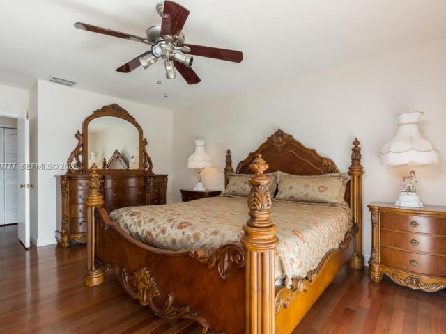 Продажа дома по адресу 4950 San Amaro Dr - фото 7520181