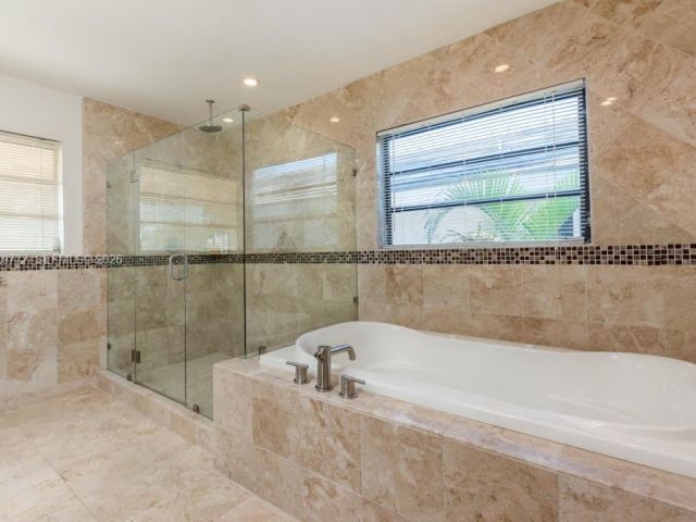 Продажа дома по адресу 4950 San Amaro Dr - фото 7520182