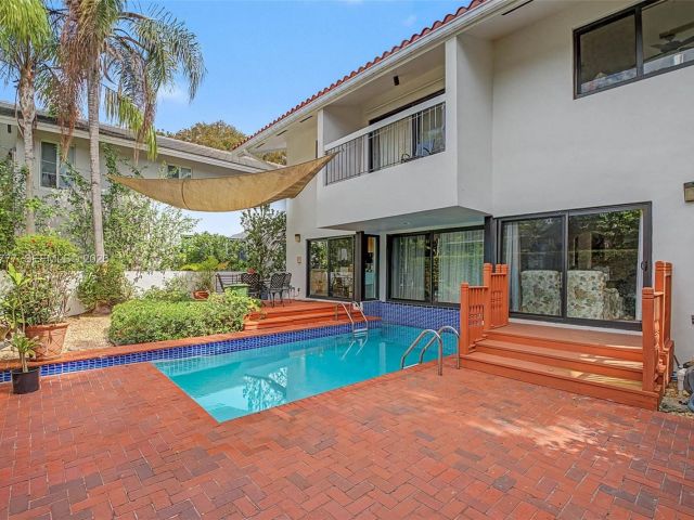 Продажа дома по адресу 4950 San Amaro Dr - фото 7520186