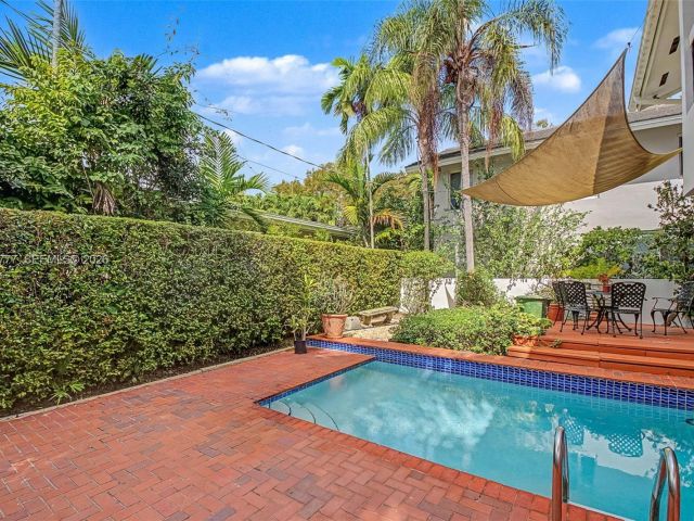 Продажа дома по адресу 4950 San Amaro Dr - фото 7520187