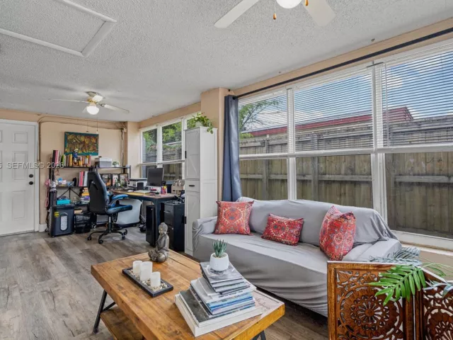 Продажа дома по адресу 1482 NE 175th St - фото 7537059