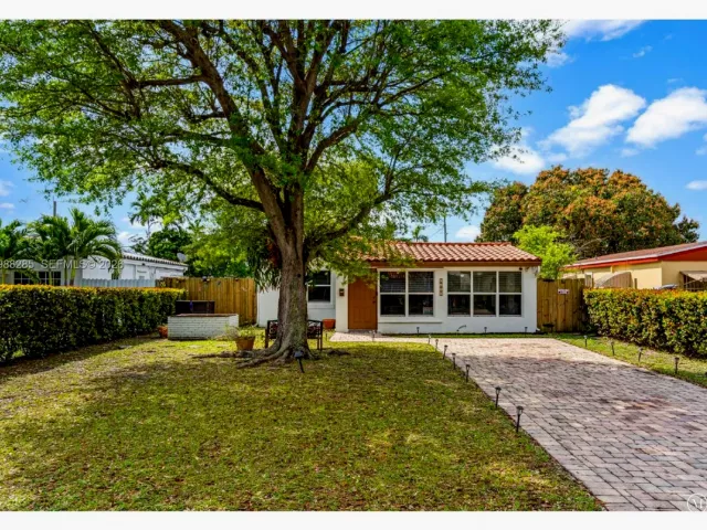 Продажа дома по адресу 1482 NE 175th St - фото 7537052