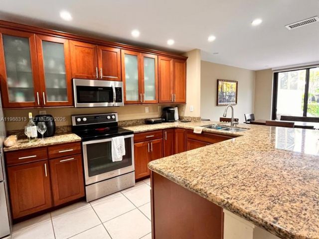 Дом в аренду по адресу 9974 Costa Del Sol Blvd C-87 - фото 7521756