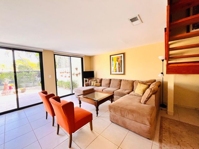 Дом в аренду по адресу 9974 Costa Del Sol Blvd C-87 - фото 7521758