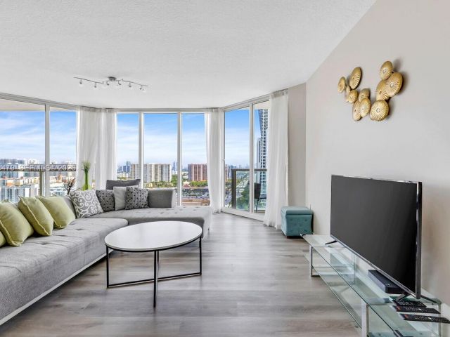 Квартира в аренду номер2007 - фото 7523072