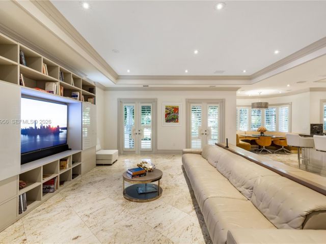 Продажа дома по адресу 5250 Snapper Creek Rd - фото 7522770