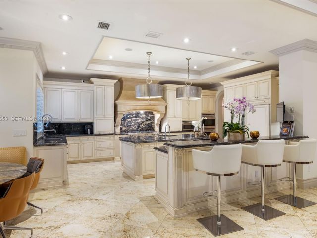 Продажа дома по адресу 5250 Snapper Creek Rd - фото 7522771