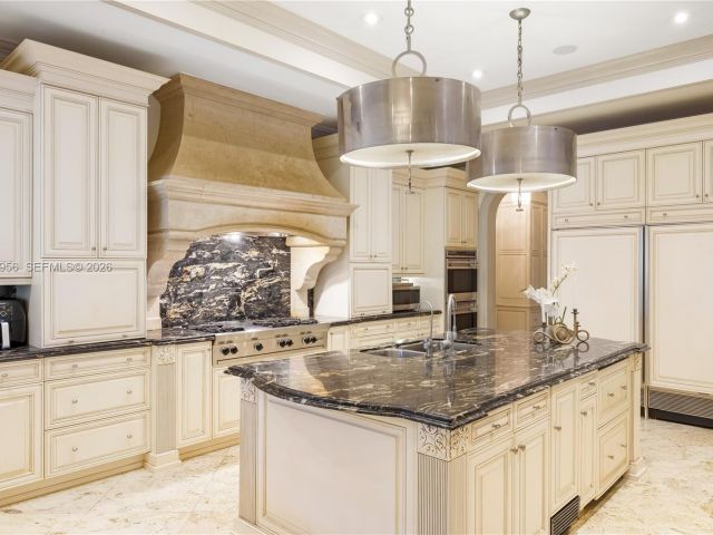 Продажа дома по адресу 5250 Snapper Creek Rd - фото 7522772