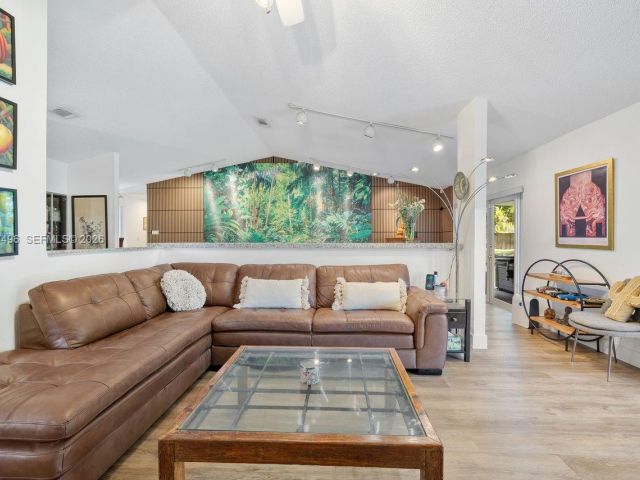 Продажа дома по адресу 12825 SW 116th St - фото 7522657