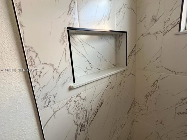 Продажа дома по адресу 743 NW 77th Ter - фото 7536947