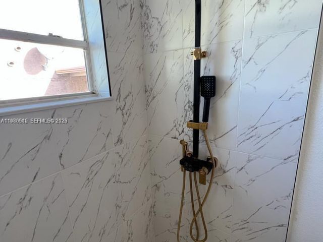 Продажа дома по адресу 743 NW 77th Ter - фото 7536957