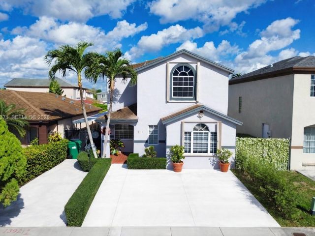 Продажа дома по адресу 13921 SW 164th St - фото 7531651