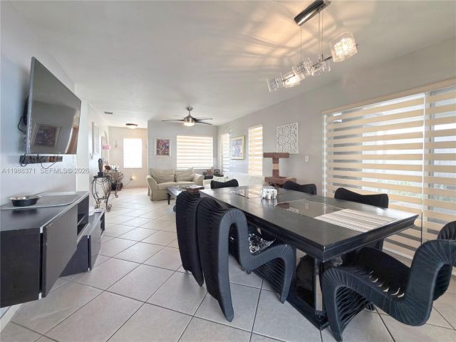 Продажа дома по адресу 13921 SW 164th St - фото 7531653