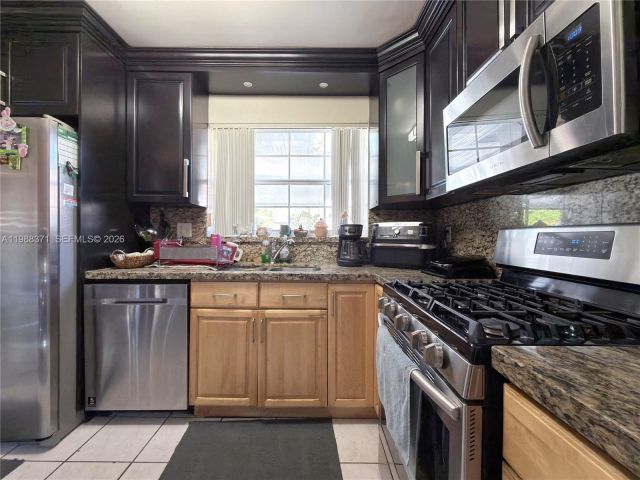 Продажа дома по адресу 13921 SW 164th St - фото 7531654