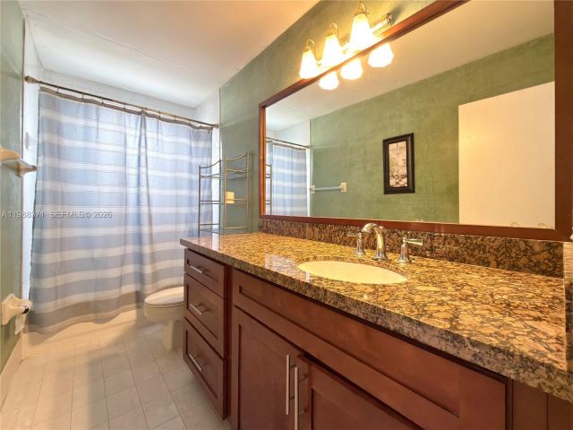 Продажа дома по адресу 13921 SW 164th St - фото 7531658