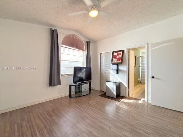 Продажа дома по адресу 13921 SW 164th St - фото 7531659