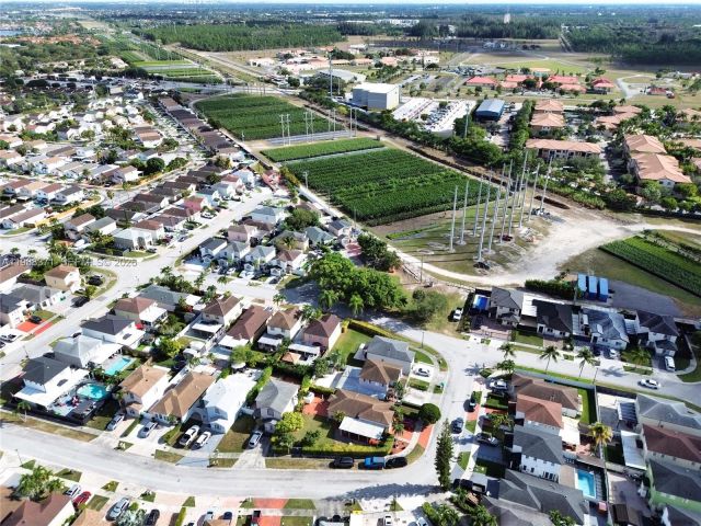 Продажа дома по адресу 13921 SW 164th St - фото 7531666