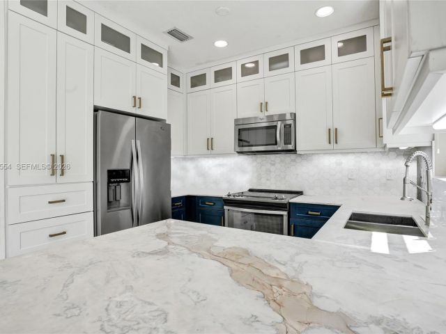 Продажа дома по адресу 12554 SW 125th Ter - фото 7522637