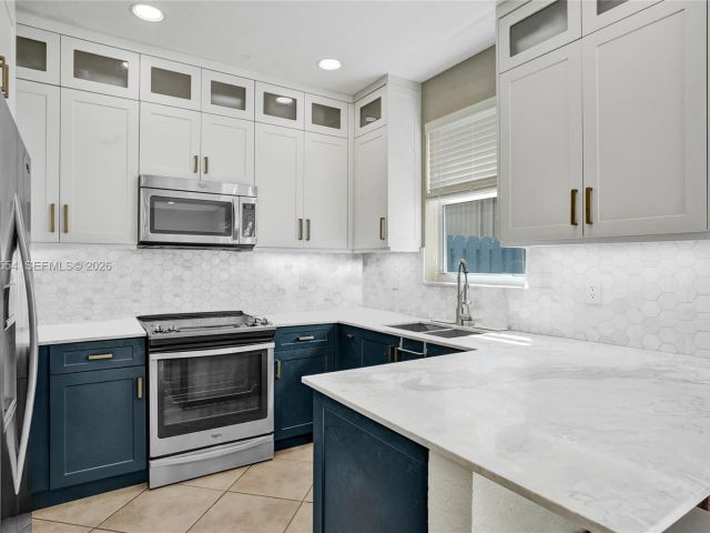 Продажа дома по адресу 12554 SW 125th Ter - фото 7522638