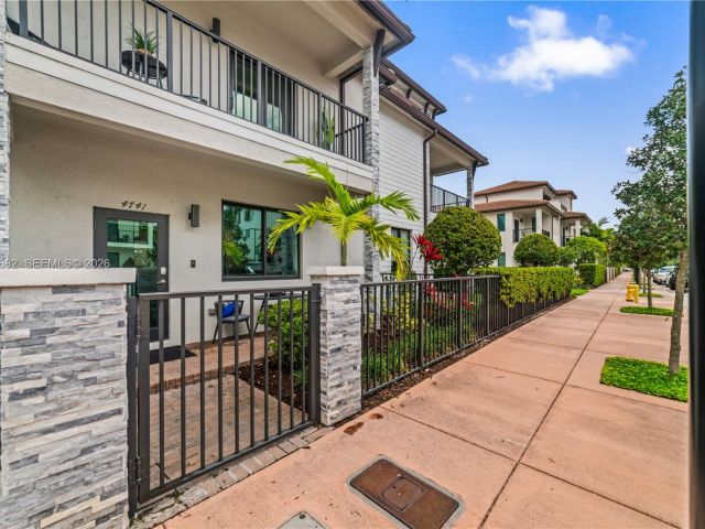 Дом в аренду по адресу 4741 NW 84th Ave 0 - фото 7522375