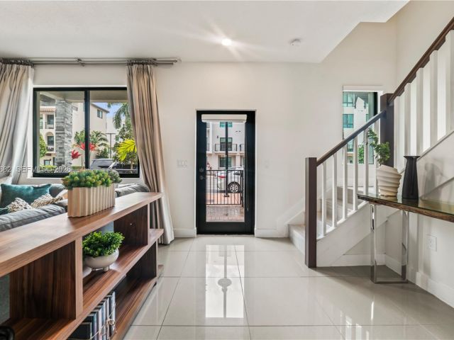 Дом в аренду по адресу 4741 NW 84th Ave 0 - фото 7522378