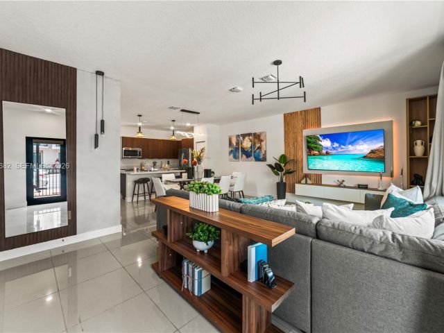 Дом в аренду по адресу 4741 NW 84th Ave 0 - фото 7522379