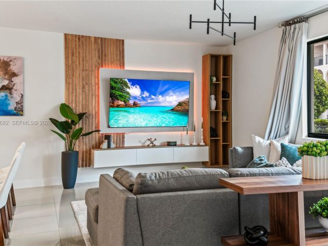 Дом в аренду по адресу 4741 NW 84th Ave 0 - фото 7522380