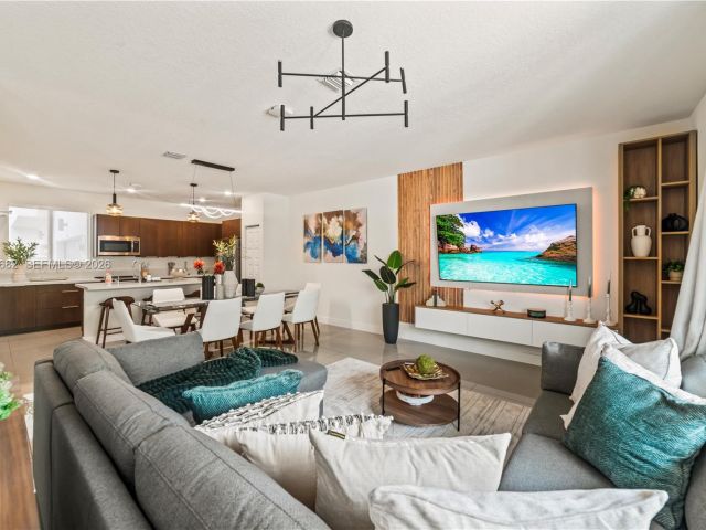 Дом в аренду по адресу 4741 NW 84th Ave 0 - фото 7522383