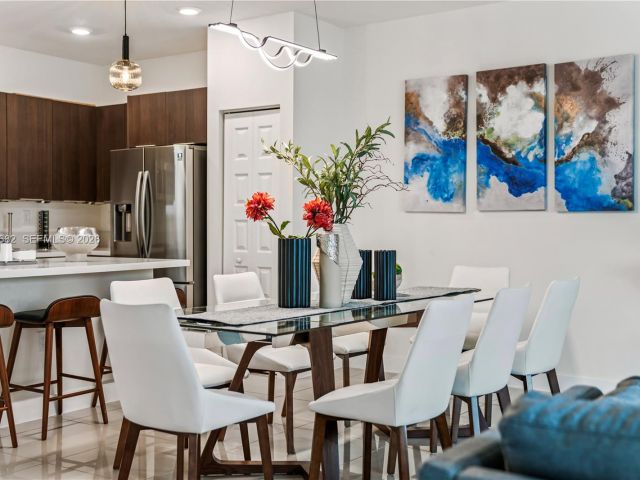 Дом в аренду по адресу 4741 NW 84th Ave 0 - фото 7522385