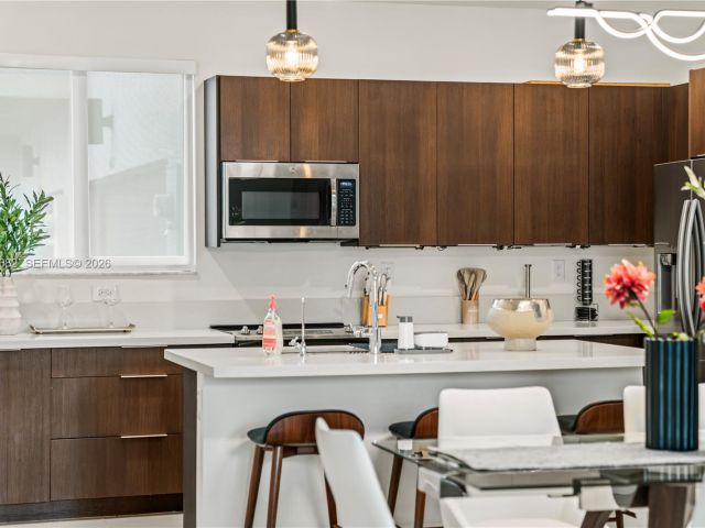 Дом в аренду по адресу 4741 NW 84th Ave 0 - фото 7522387