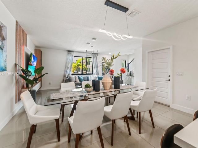 Дом в аренду по адресу 4741 NW 84th Ave 0 - фото 7522390