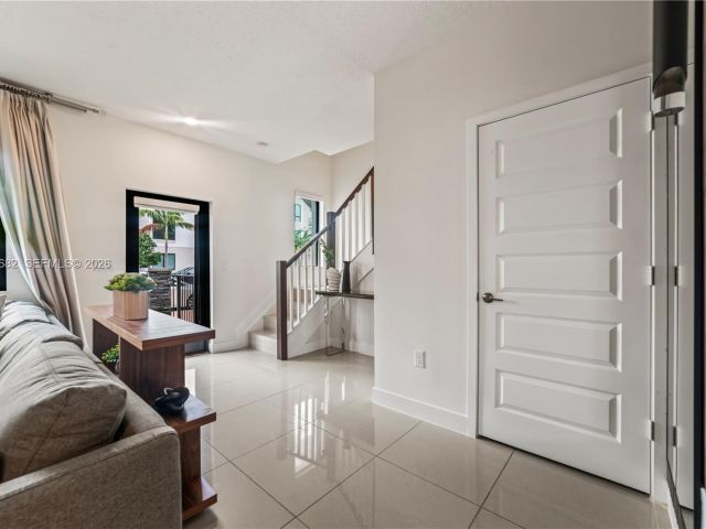 Дом в аренду по адресу 4741 NW 84th Ave 0 - фото 7522391