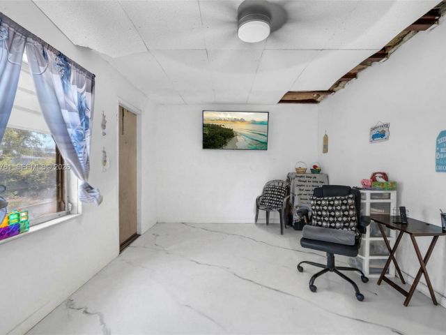 Продажа дома по адресу 1300 NE 137th St - фото 7532438