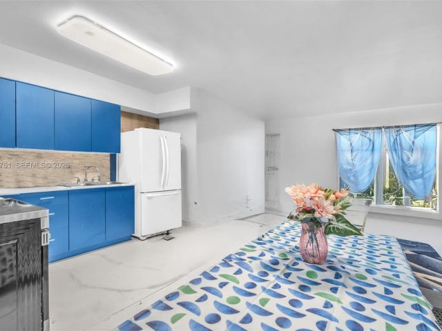 Продажа дома по адресу 1300 NE 137th St - фото 7532443