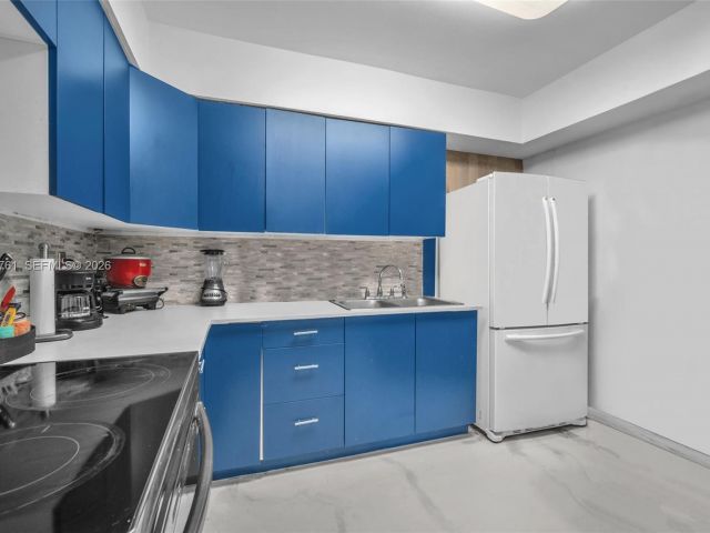 Продажа дома по адресу 1300 NE 137th St - фото 7532444