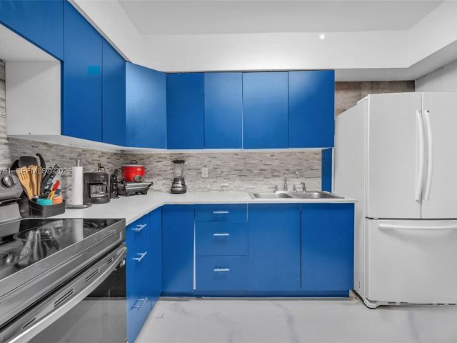 Продажа дома по адресу 1300 NE 137th St - фото 7532445