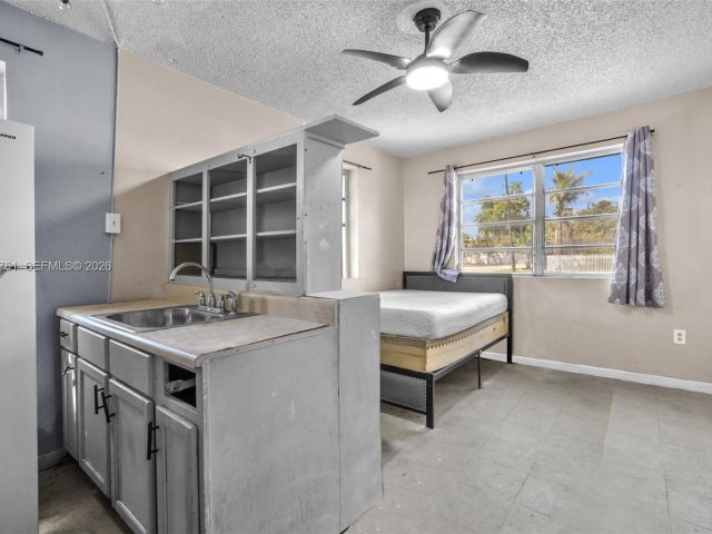 Продажа дома по адресу 1300 NE 137th St - фото 7532452