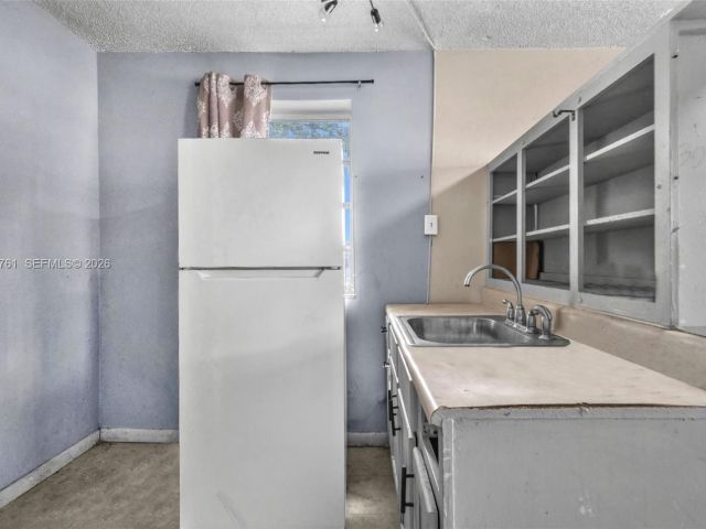 Продажа дома по адресу 1300 NE 137th St - фото 7532453