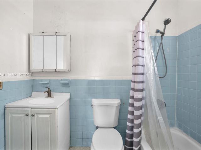 Продажа дома по адресу 1300 NE 137th St - фото 7532454