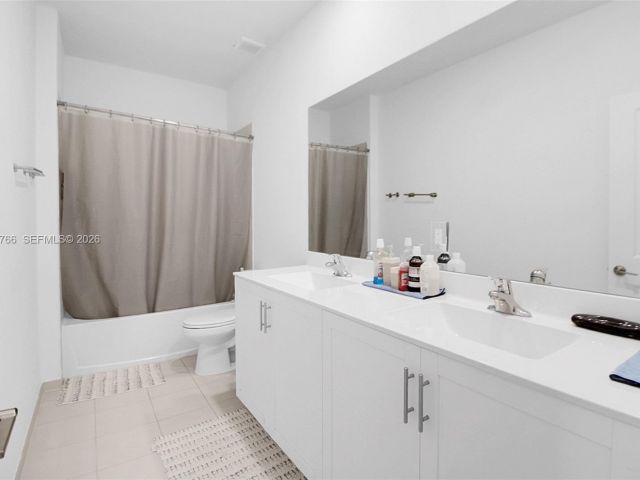 Дом в аренду по адресу 1382 SE 26th Rd - фото 7525697