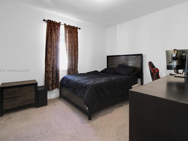 Дом в аренду по адресу 1382 SE 26th Rd - фото 7525698