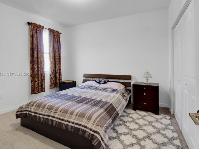 Дом в аренду по адресу 1382 SE 26th Rd - фото 7525699