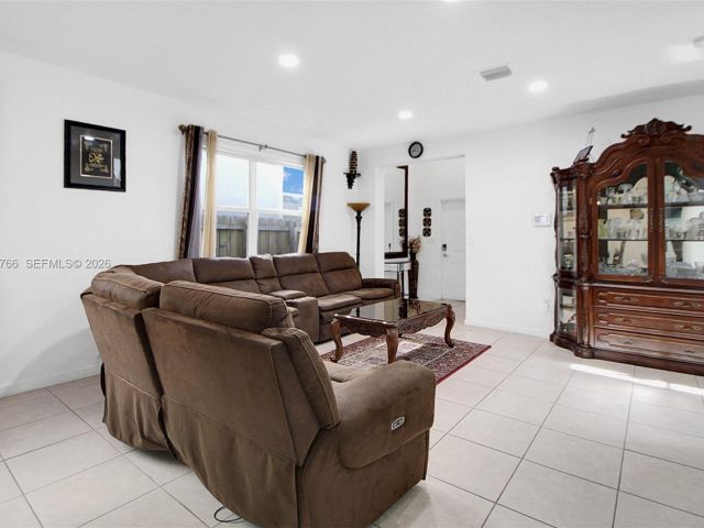 Дом в аренду по адресу 1382 SE 26th Rd - фото 7525706