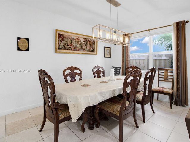 Дом в аренду по адресу 1382 SE 26th Rd - фото 7525707