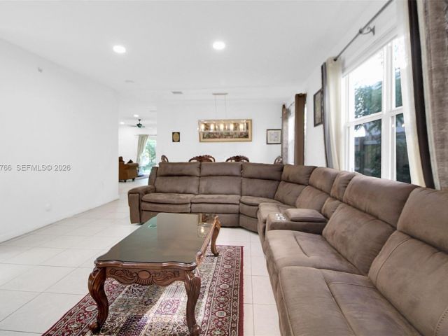 Дом в аренду по адресу 1382 SE 26th Rd - фото 7525710