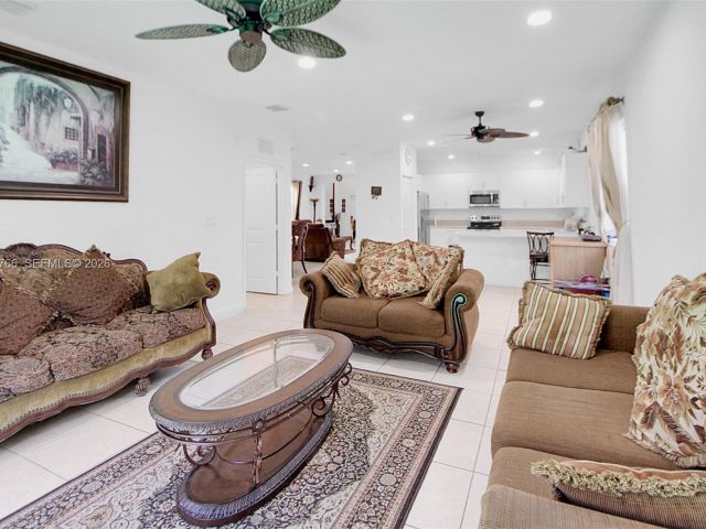 Дом в аренду по адресу 1382 SE 26th Rd - фото 7525714