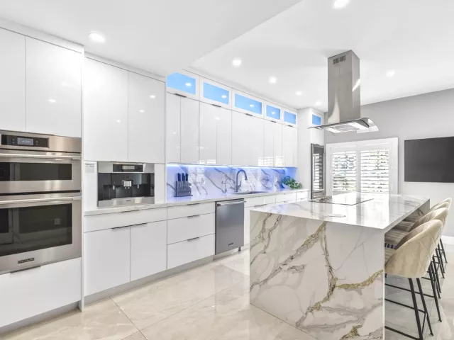 Продажа дома по адресу 724 SW 1st Avenue - фото 9357278