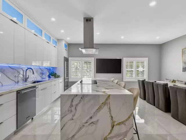 Продажа дома по адресу 724 SW 1st Avenue - фото 9357279