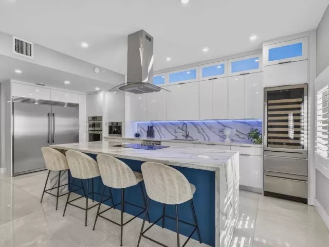 Продажа дома по адресу 724 SW 1st Avenue - фото 9357269